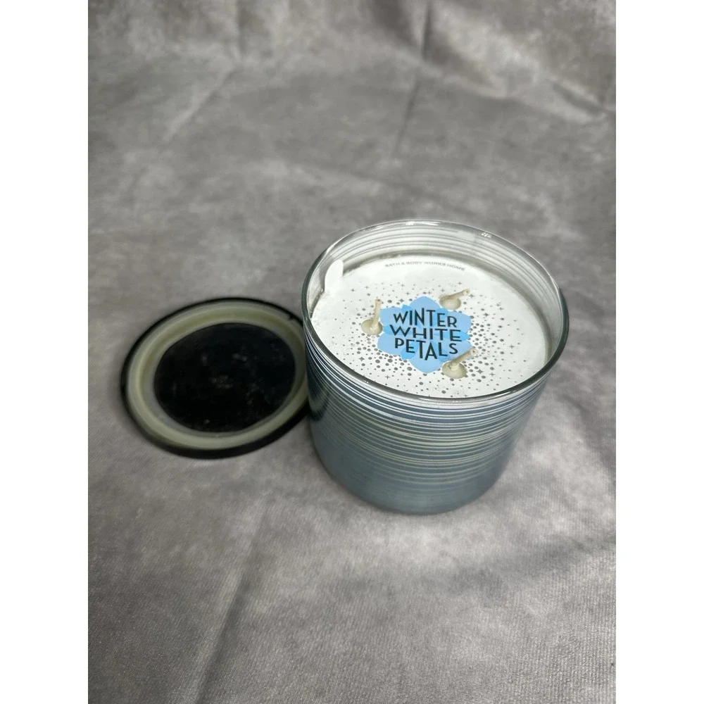 Bath and body Works white barn winter white petals candle wick 14.5 OZ Holiday - Picture 1 of 3